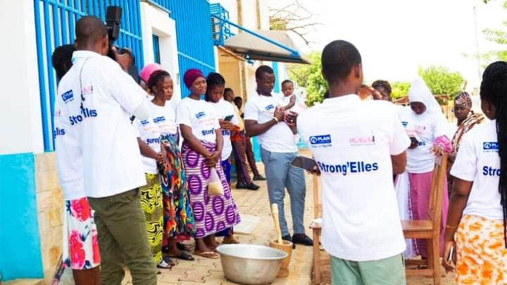Participation à la commémoration de la Journée Internationale des Droits de la Femme.