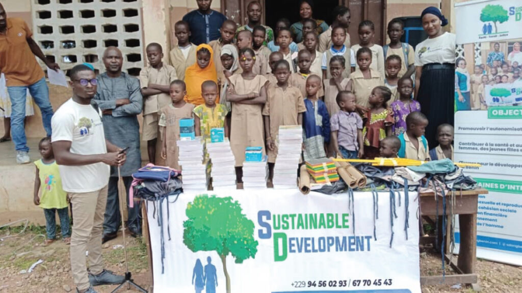 Don de kits scolaires au profit des écoliers démunis de l’EPP Madina à Kandi